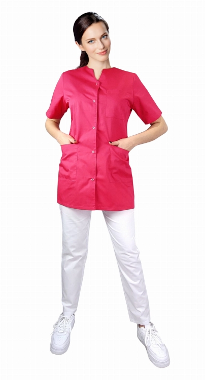 MEDICAL BEAUTY Set: medizinische Bluse und Zigaretten.