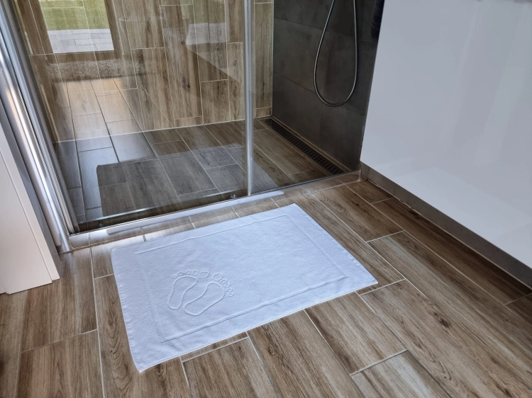 Готельний килимок 50x70 виготовлений з бавовни.