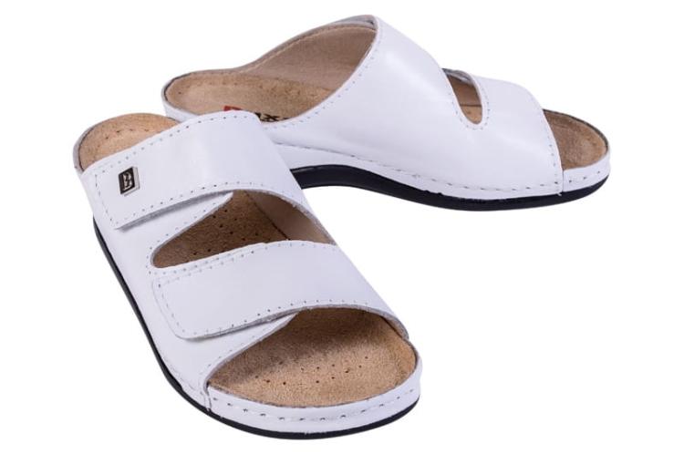 Anatomiczne skórzane klapki zdrowotne białe