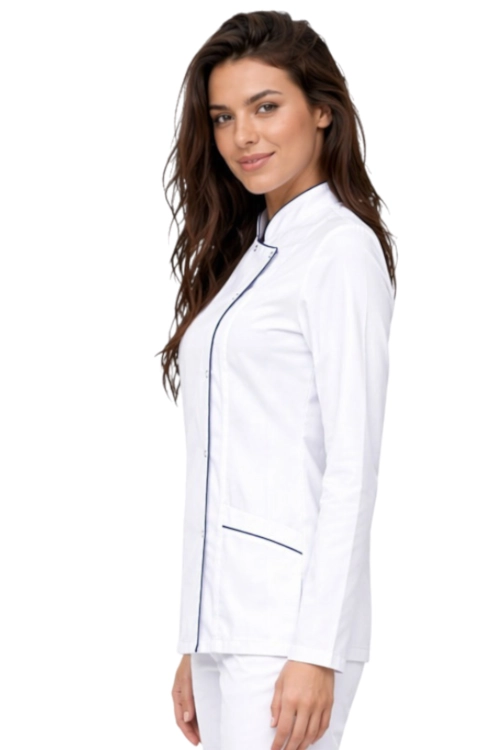 Biały żakiet medyczny z granatową lamówką  zapinany na zatrzaski ,długi  rękaw