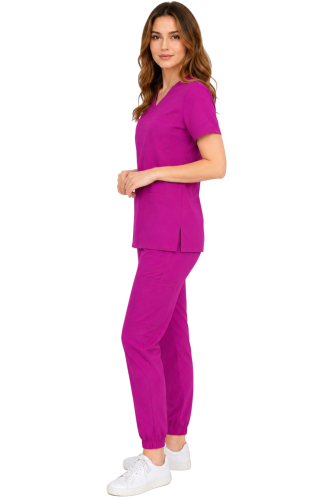 Purpurowy komplet medyczny damski – scrubs CASUAL PREMIUM-bok.png